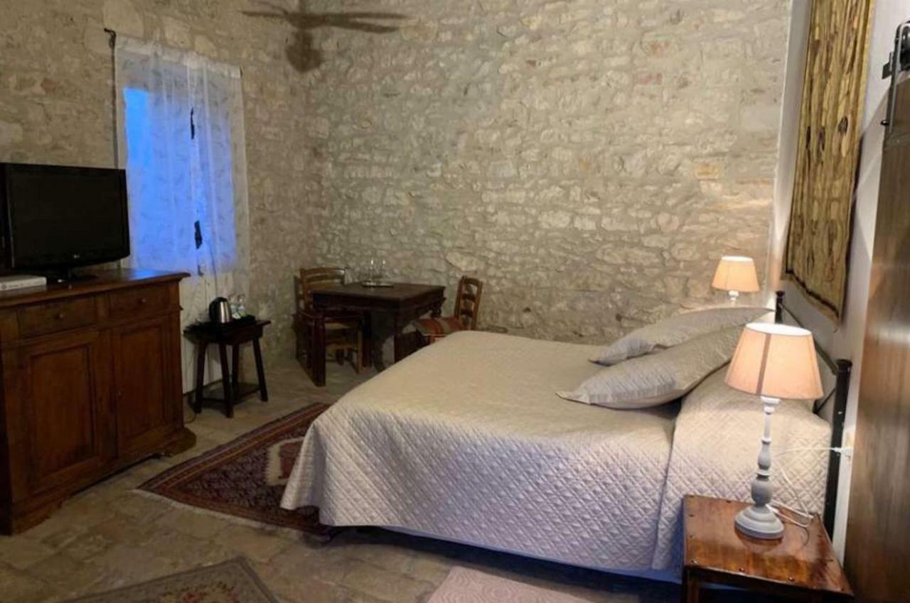 Castello Valenzino Apart otel Pierantonio Dış mekan fotoğraf